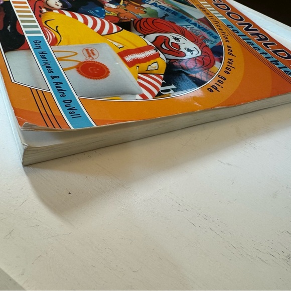 1997/99 Ronald McDonald's Collectibles Identification & Value Guide 1979 to 1996 - Picture 3 of 16